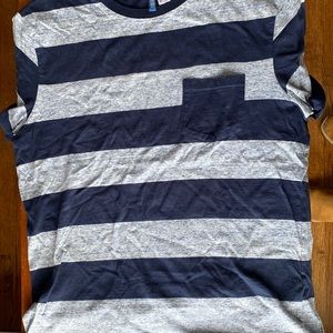 Mens blue & gray striped tee with chest pocket mens L
